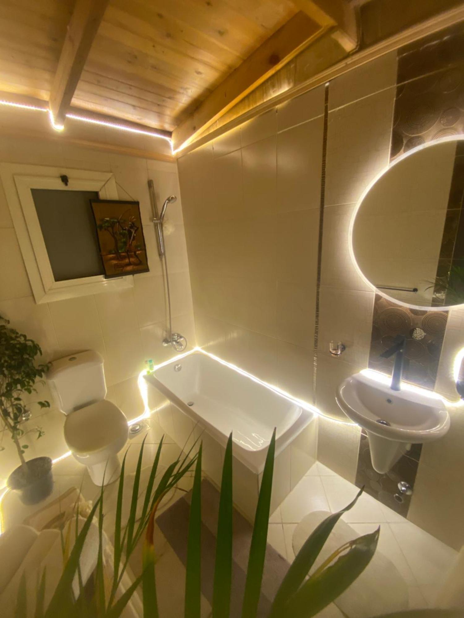 Airport Rooftop Club Luxurious Rooms And Studios Кайро Екстериор снимка