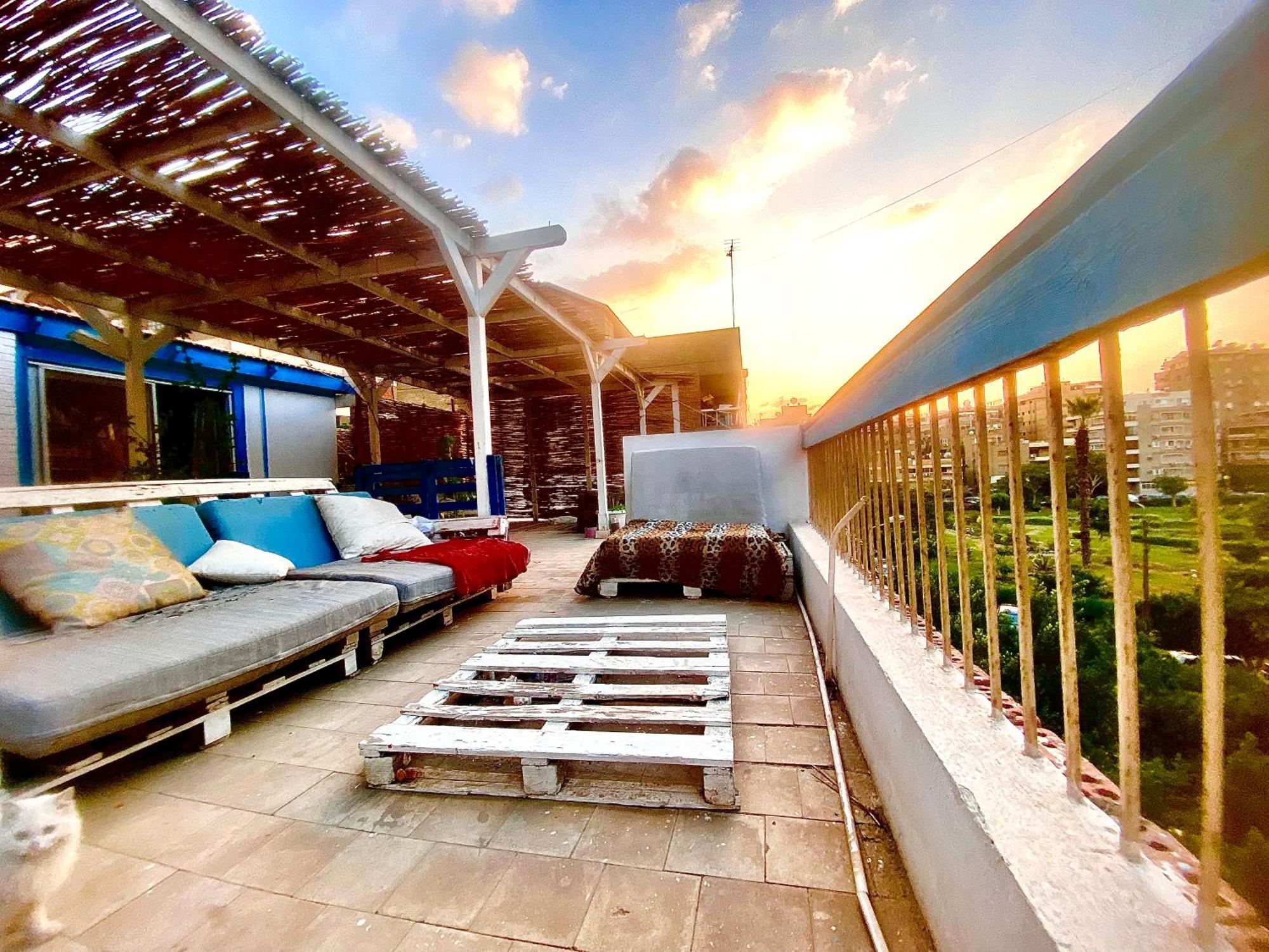 Airport Rooftop Club Luxurious Rooms And Studios Кайро Екстериор снимка