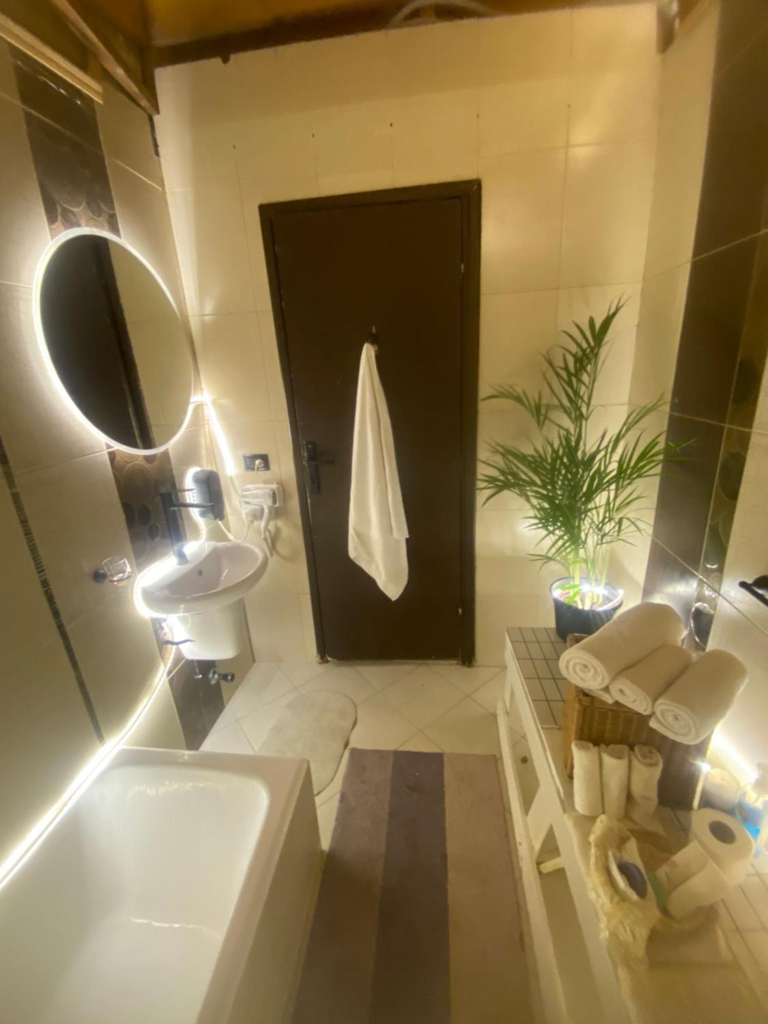 Airport Rooftop Club Luxurious Rooms And Studios Кайро Екстериор снимка
