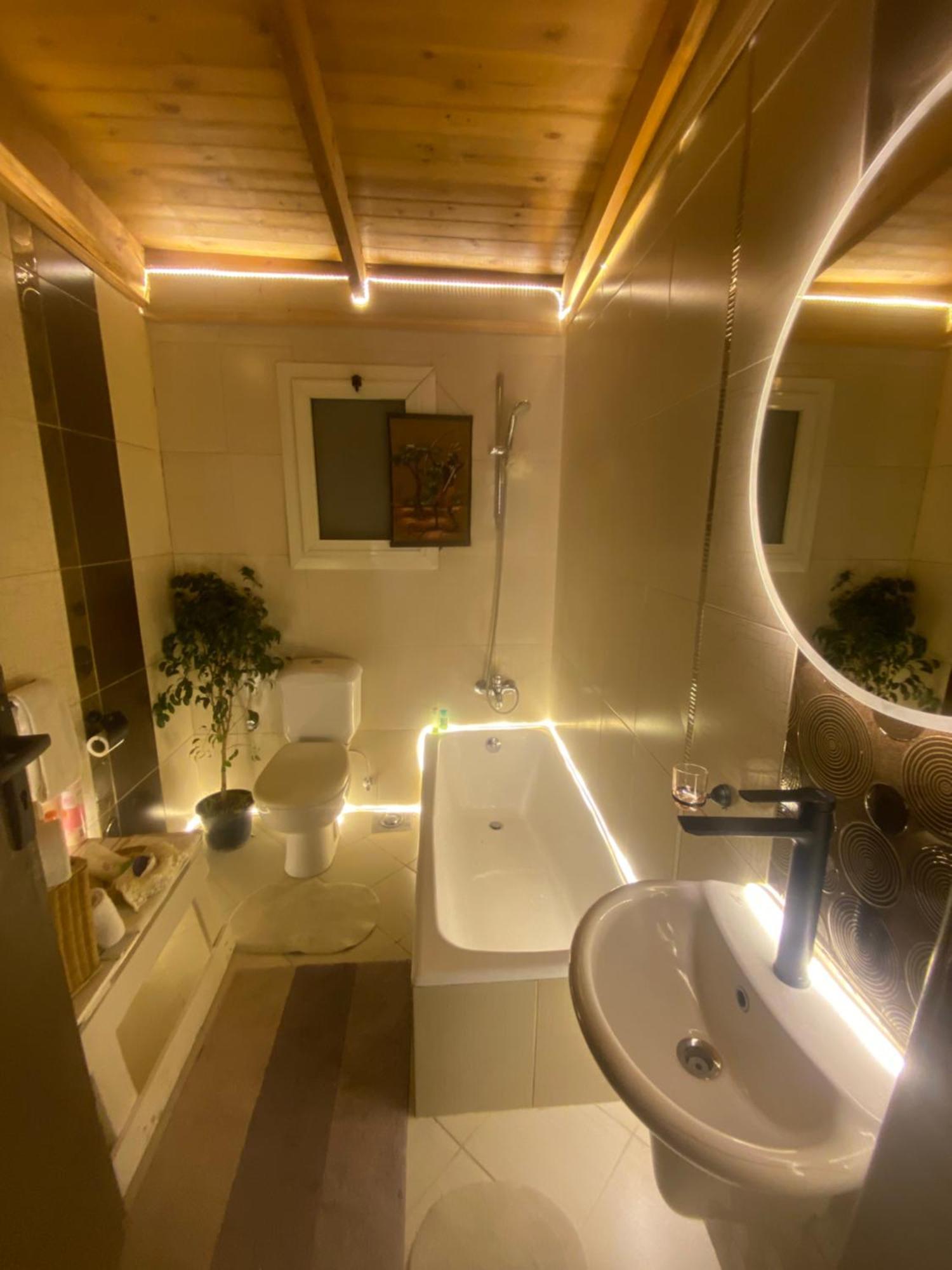 Airport Rooftop Club Luxurious Rooms And Studios Кайро Екстериор снимка