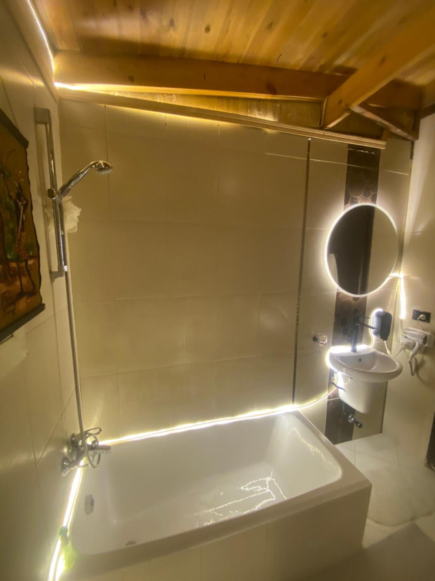 Airport Rooftop Club Luxurious Rooms And Studios Кайро Екстериор снимка